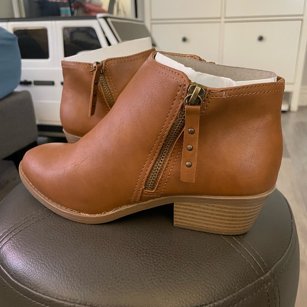 Boots - Picture 2 of 6